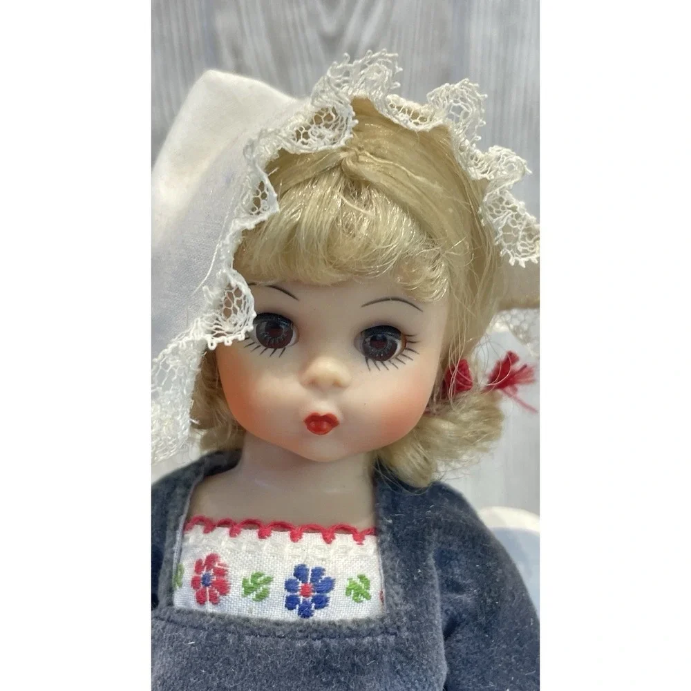 Madame Alexander International Dolls 591 NETHERLANDS GIRL 8